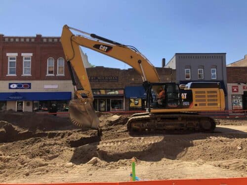 people watch the big hole the diggers are making